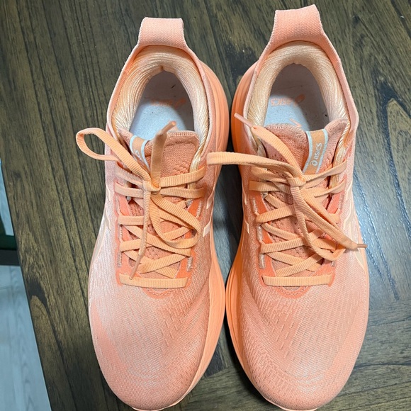 ASICS Nimbus - Picture 2 of 9